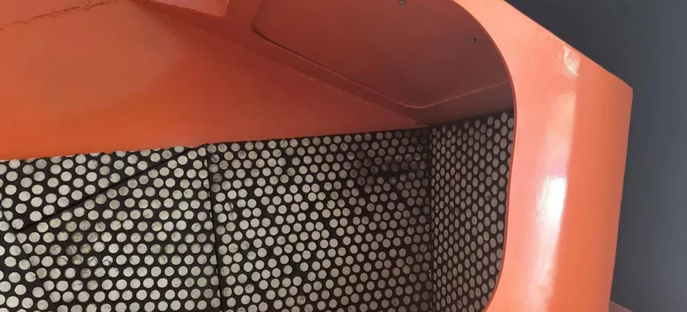 Apakah kelebihan menggunakan lapisan seramik yang tahan haus dalam pelongsor?